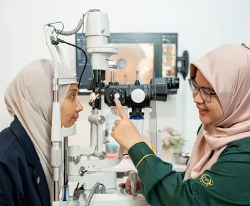 PMT eye smile 1 PMT eye smile 1